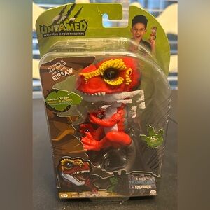 Untamed T-Rex by Fingerlings Ripsaw Interactive Collectible Dinosaur WowWee new